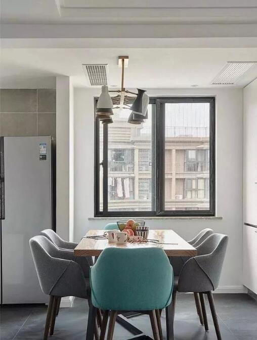 灰+原木北欧风设计 打造出舒适又惬意的家