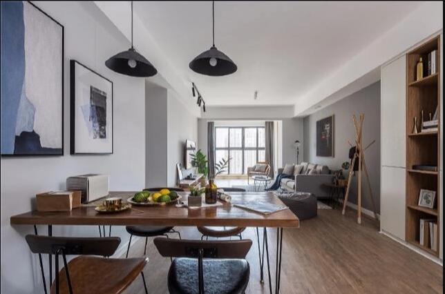 ��ɫ���ļ�װ,��Լ�Ұ׷��װ��,һ���˲���װ